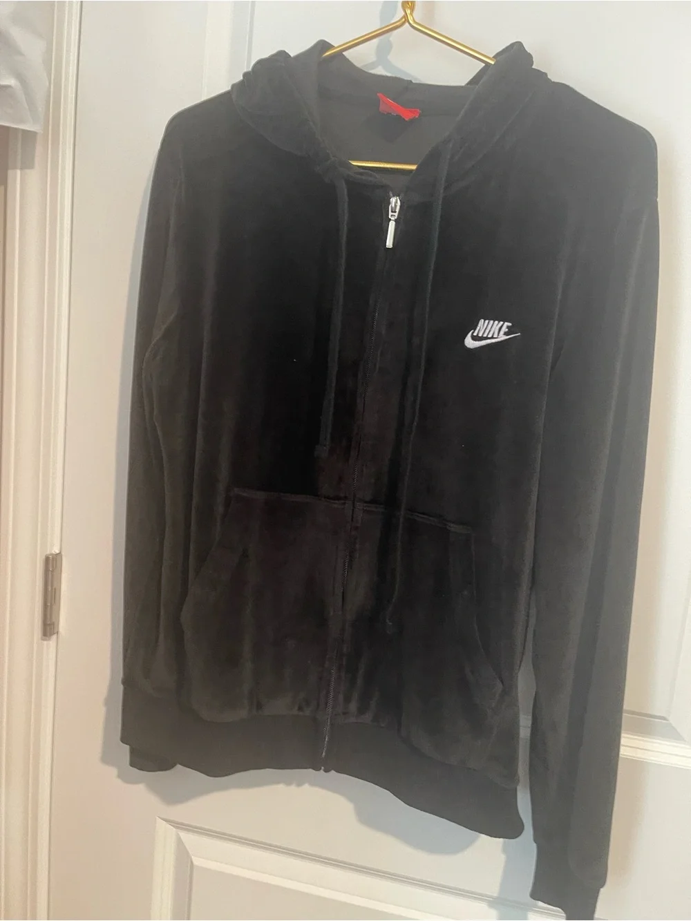 Nike Woman’s M Black Velour Full Zip Hoodie with White Embroidered Swoosh. 20P-P